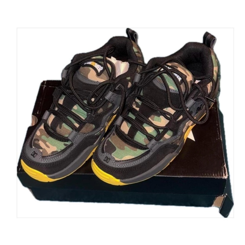 DC x thrasher skate Shoes Camouflage Sneakers with Yellow Accents